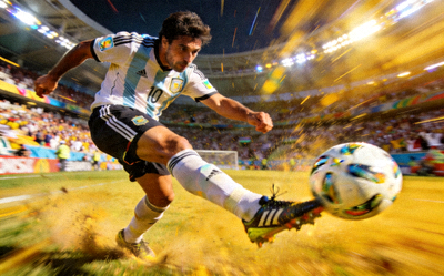 世界杯足球比赛精彩瞬间射门动作特写照片